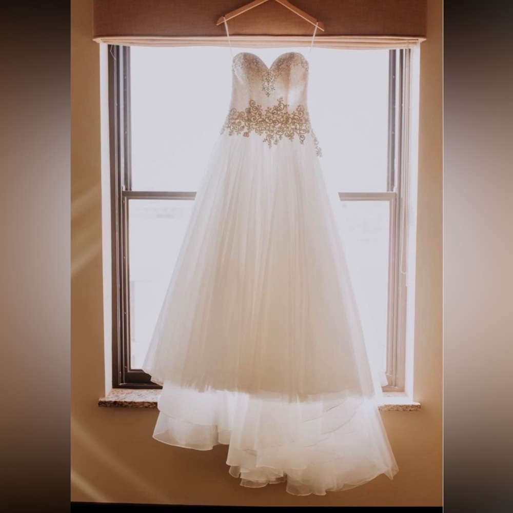Real Swarovski Crystal 💎 Wedding Gown Size 8